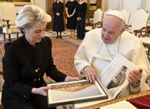 Ursula von der Leyen u Franciszka