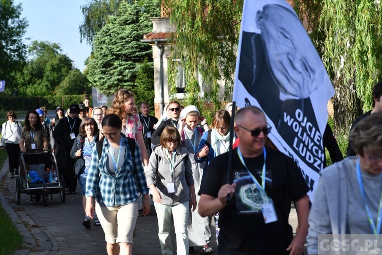 Piesza pielgrzymka w intencji powołań już w drodze do Paradyża i Rokitna