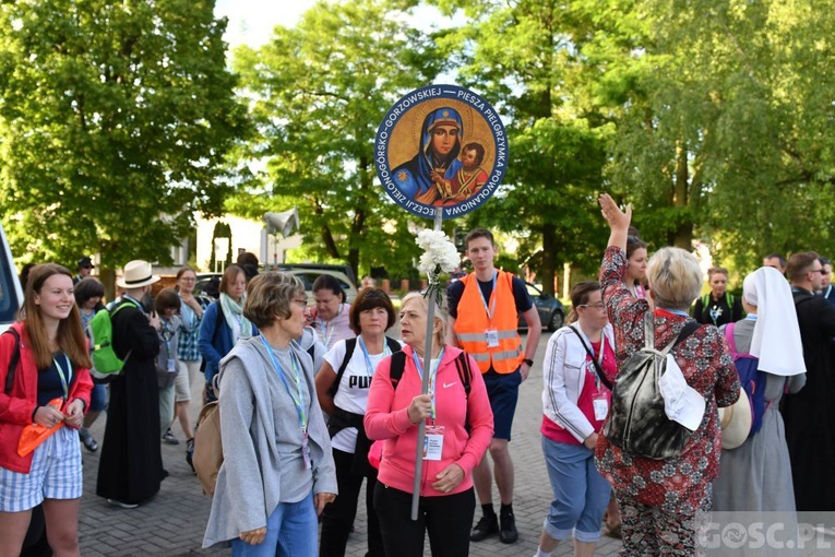 Piesza pielgrzymka w intencji powołań już w drodze do Paradyża i Rokitna