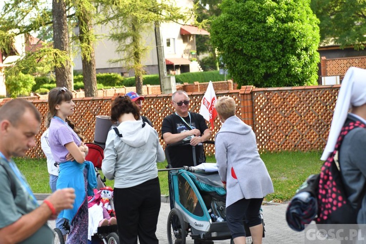 Piesza pielgrzymka w intencji powołań już w drodze do Paradyża i Rokitna