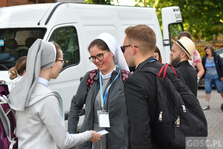 Piesza pielgrzymka w intencji powołań już w drodze do Paradyża i Rokitna