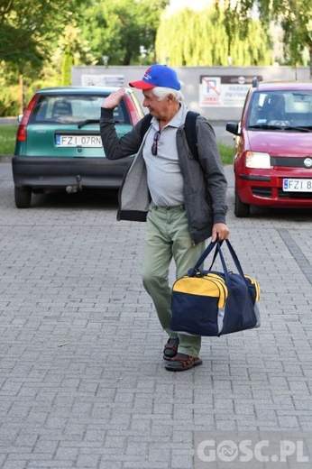 Piesza pielgrzymka w intencji powołań już w drodze do Paradyża i Rokitna