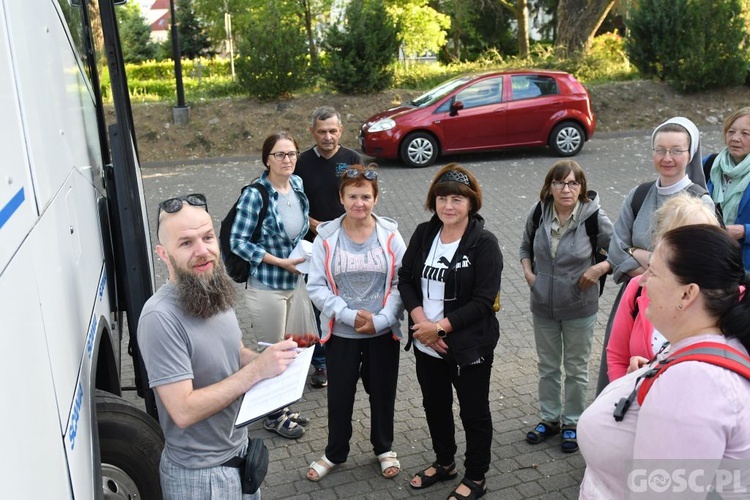 Piesza pielgrzymka w intencji powołań już w drodze do Paradyża i Rokitna