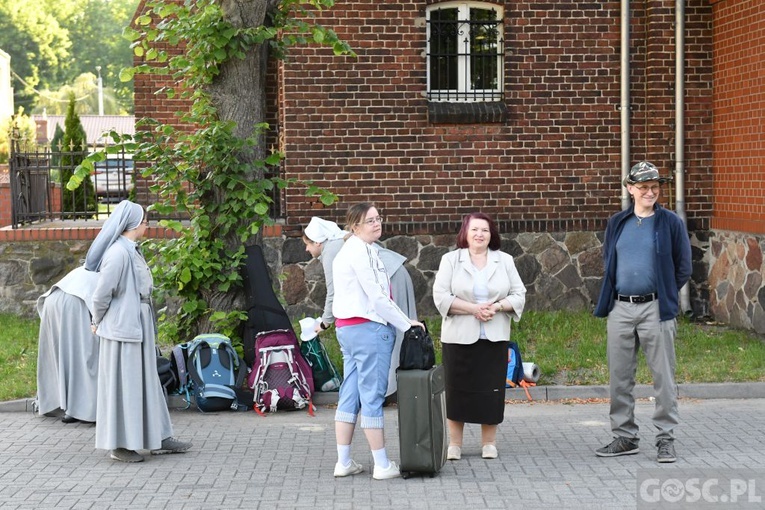 Piesza pielgrzymka w intencji powołań już w drodze do Paradyża i Rokitna