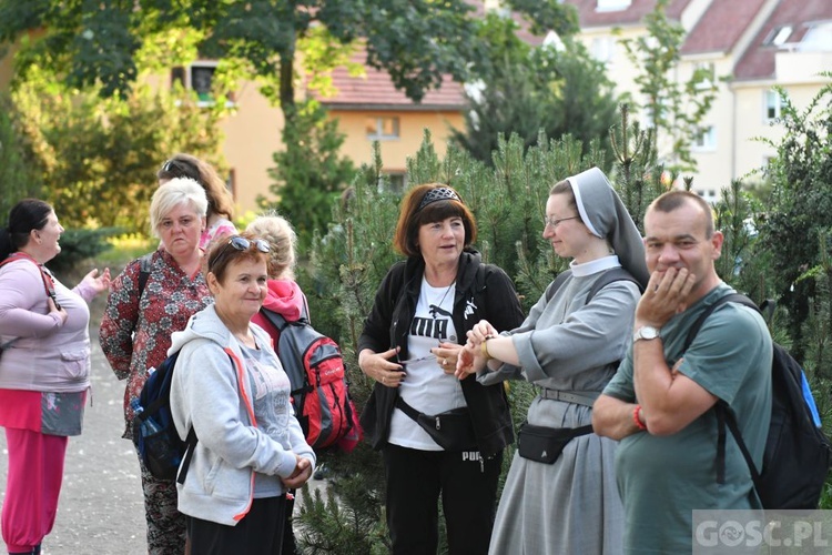 Piesza pielgrzymka w intencji powołań już w drodze do Paradyża i Rokitna