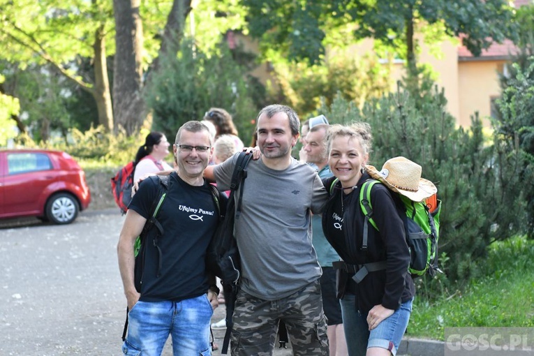 Piesza pielgrzymka w intencji powołań już w drodze do Paradyża i Rokitna