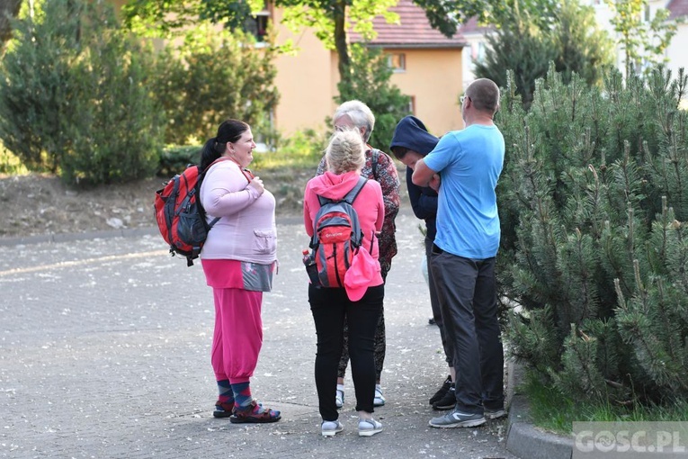Piesza pielgrzymka w intencji powołań już w drodze do Paradyża i Rokitna