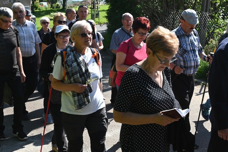 Kolejarze z całej Polski ruszyli na Chełmiec