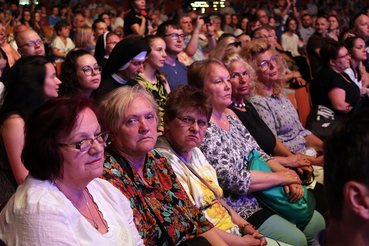 Uwielbienie "Wierne Miłości" w Hali Stulecia cz. 1