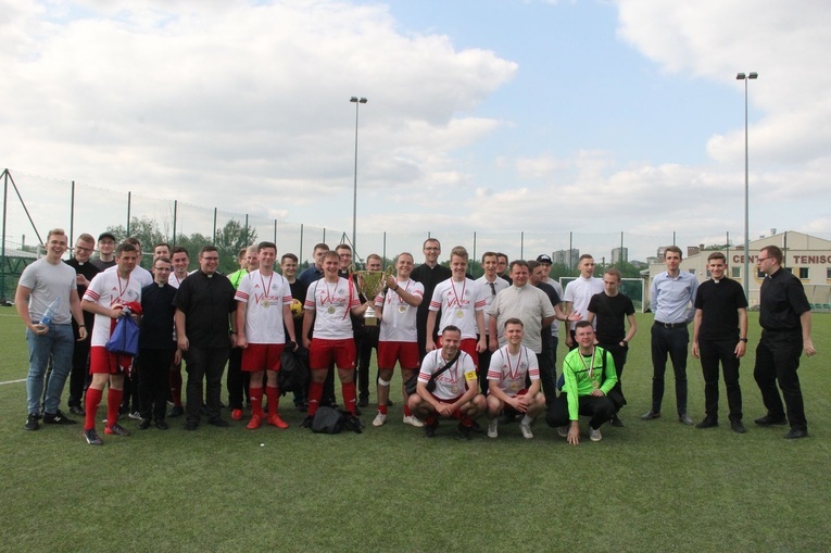 Tarnów. Mistrzostwa Polski WSD w piłce nożnej - dekoracja zwycięzców