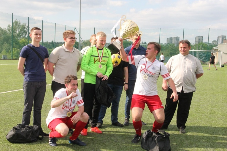 Tarnów. Mistrzostwa Polski WSD w piłce nożnej - dekoracja zwycięzców