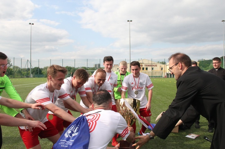 Tarnów. Mistrzostwa Polski WSD w piłce nożnej - dekoracja zwycięzców