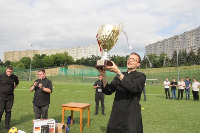 Tarnów. Mistrzostwa Polski WSD w piłce nożnej - dekoracja zwycięzców