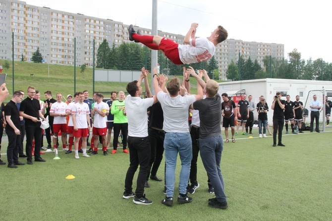 Tarnów. Mistrzostwa Polski WSD w piłce nożnej - dekoracja zwycięzców