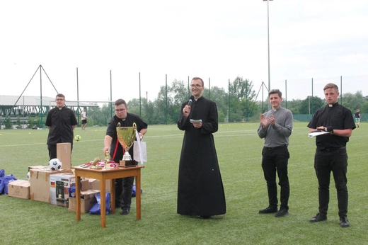 Tarnów. Mistrzostwa Polski WSD w piłce nożnej - dekoracja zwycięzców