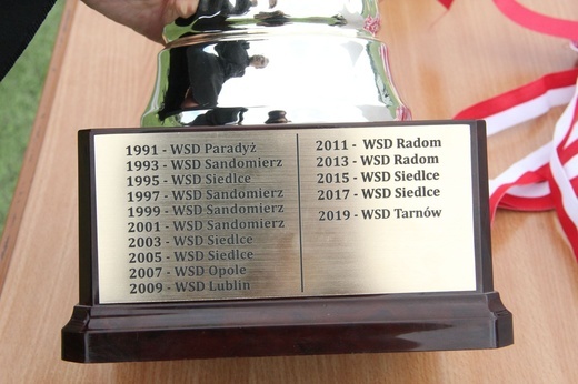 Tarnów. Mistrzostwa Polski WSD w piłce nożnej - dekoracja zwycięzców