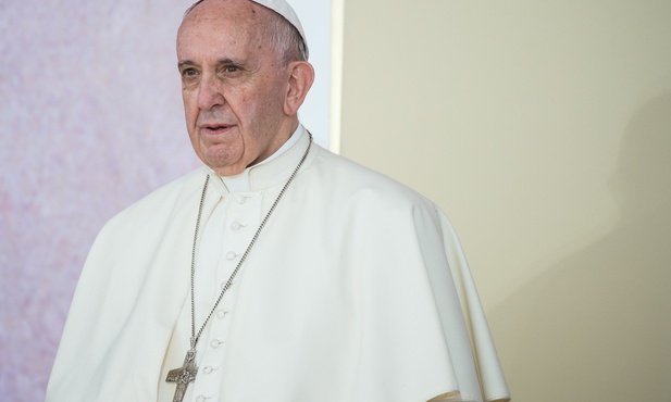 Papież: Trójca Święta uczy, że nie można istnieć bez innych