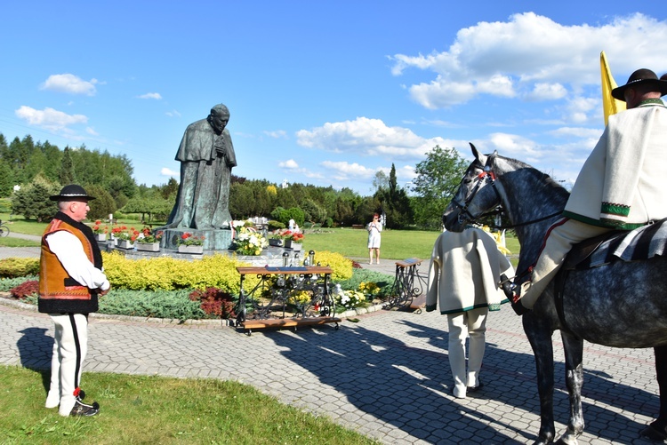 Banderia konna w ludźmierskim sanktuarium