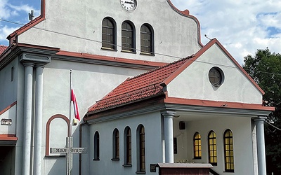 Parafialna świątynia przed pierwszym jubileuszem.