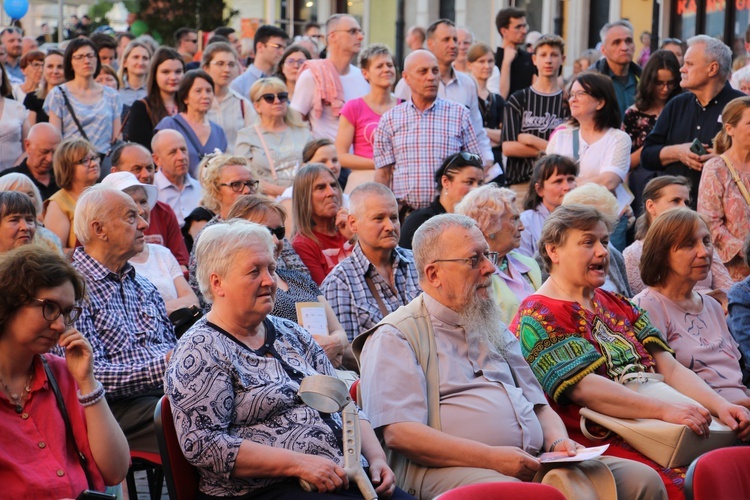 "To, co możemy dać miastu i światu, to wolność i życie w Bogu” [GALERIA]