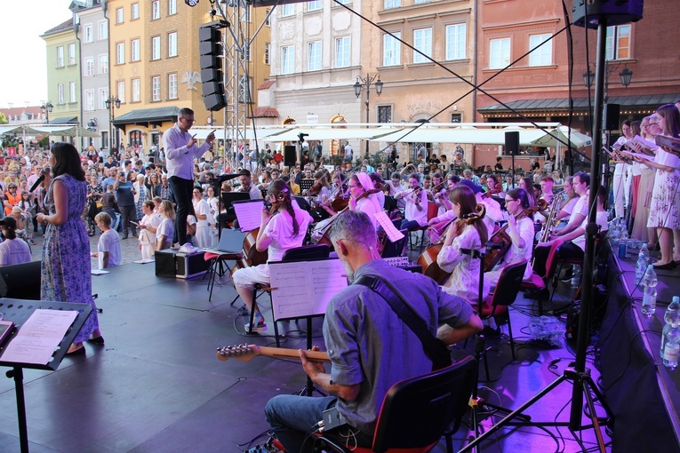 "To, co możemy dać miastu i światu, to wolność i życie w Bogu” [GALERIA]