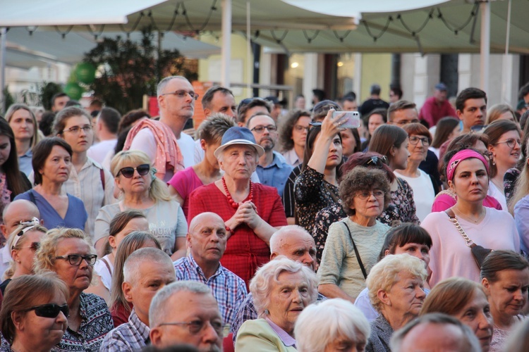 "To, co możemy dać miastu i światu, to wolność i życie w Bogu” [GALERIA]