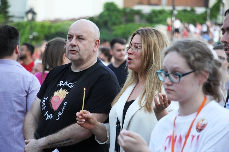 "To, co możemy dać miastu i światu, to wolność i życie w Bogu” [GALERIA]