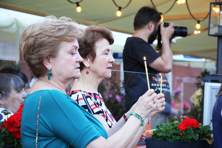 "To, co możemy dać miastu i światu, to wolność i życie w Bogu” [GALERIA]