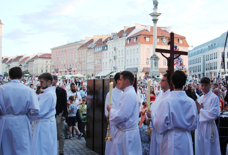 "To, co możemy dać miastu i światu, to wolność i życie w Bogu” [GALERIA]