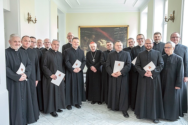 Kapłani obejmą probostwa 1 lipca.