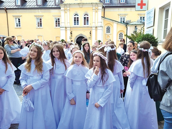 ▲	Niektóre po raz pierwszy spotkały się z Panią Jasnogórską.