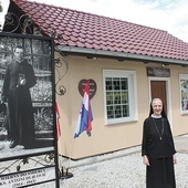 ▲	Siostra Magdalena Karaban ASC od lat starała się o powstanie miejsca upamiętniającego ks. Dujlovicia.