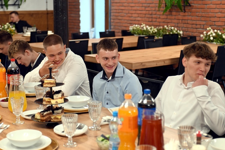 Bierzmowanie i kolacja dla młodzieży