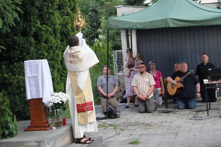 Festyn zakończył się błogosławieństwem Najświętszym Sakramentem.