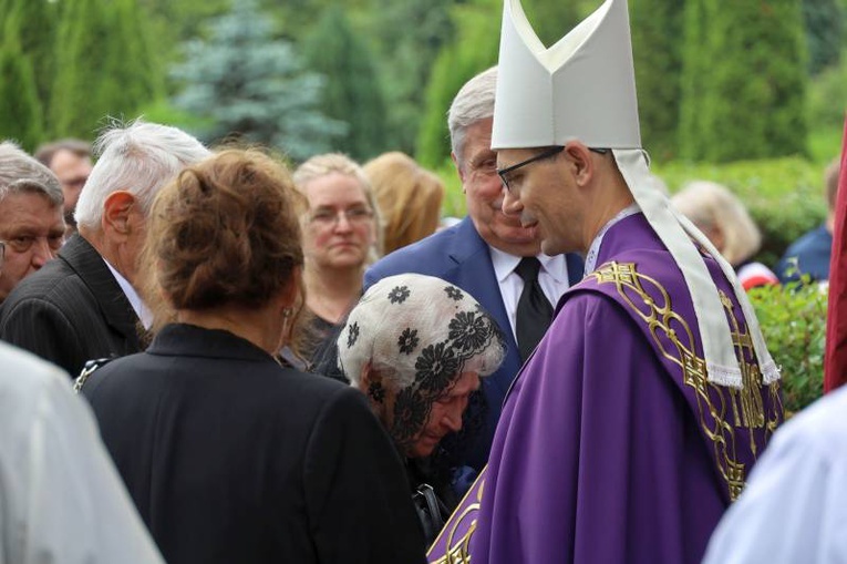 Pogrzeb ks. Ludwika Sosnowskiego, wieloletniego proboszcza świdnickiej parafii