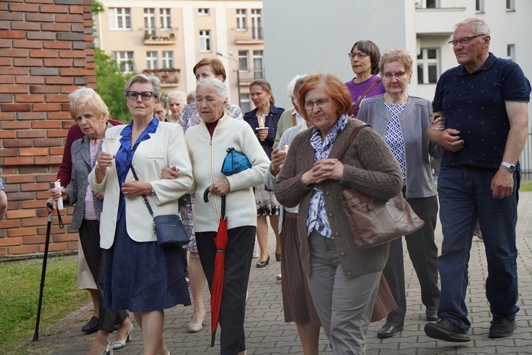 Nabożeństwo fatimskie w parafii pw. św. Stanisława Kostki we Wrocławiu