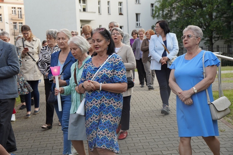 Nabożeństwo fatimskie w parafii pw. św. Stanisława Kostki we Wrocławiu