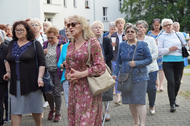 Nabożeństwo fatimskie w parafii pw. św. Stanisława Kostki we Wrocławiu