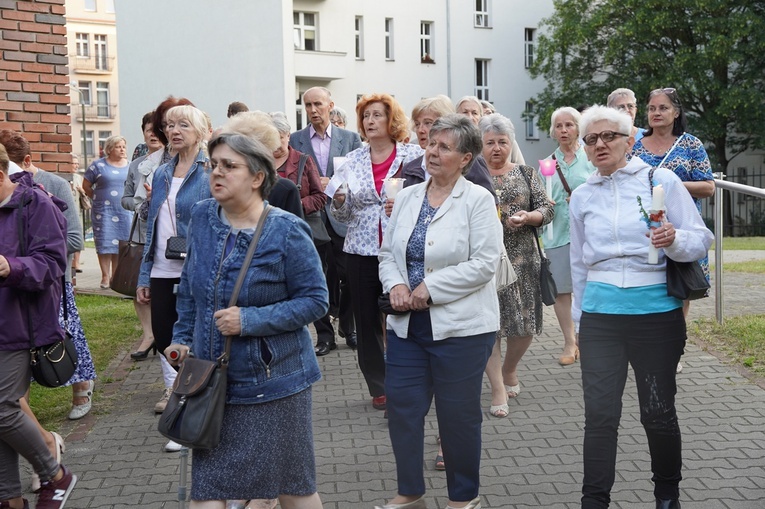 Nabożeństwo fatimskie w parafii pw. św. Stanisława Kostki we Wrocławiu