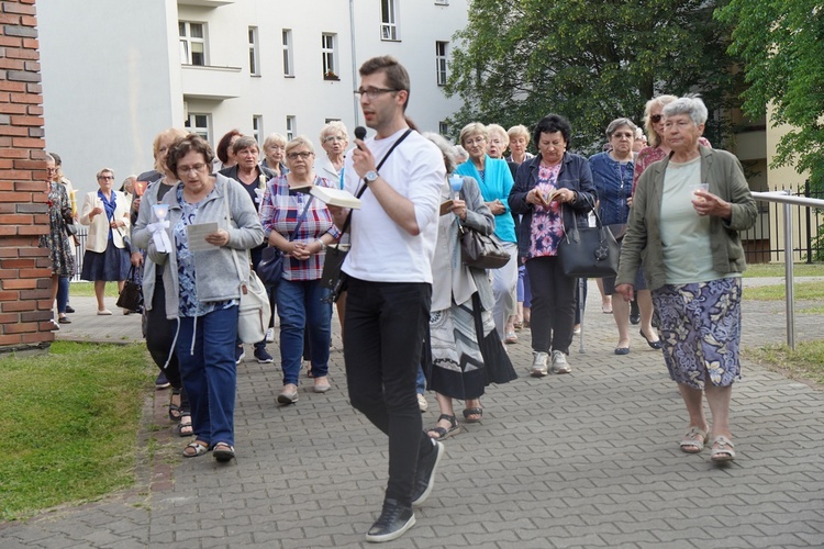 Nabożeństwo fatimskie w parafii pw. św. Stanisława Kostki we Wrocławiu