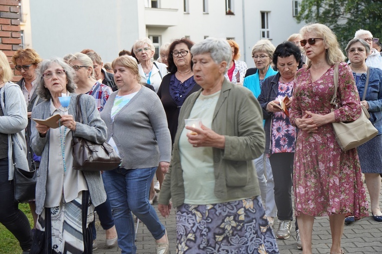 Nabożeństwo fatimskie w parafii pw. św. Stanisława Kostki we Wrocławiu