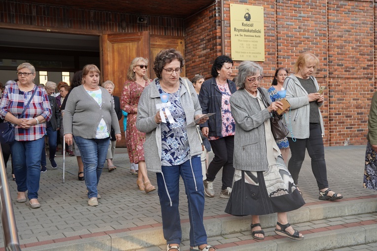 Nabożeństwo fatimskie w parafii pw. św. Stanisława Kostki we Wrocławiu