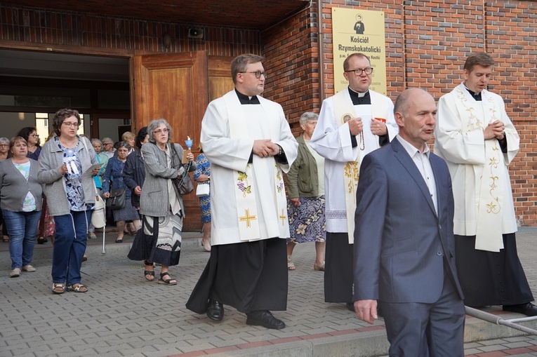 Nabożeństwo fatimskie w parafii pw. św. Stanisława Kostki we Wrocławiu