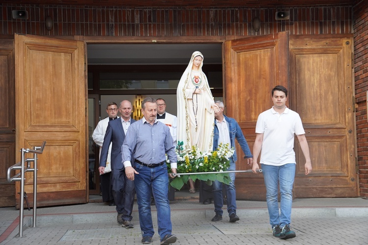 Nabożeństwo fatimskie w parafii pw. św. Stanisława Kostki we Wrocławiu