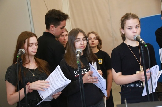 Zabawa. Pielgrzymka bierzmowanych