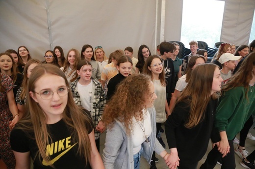 Zabawa. Pielgrzymka bierzmowanych