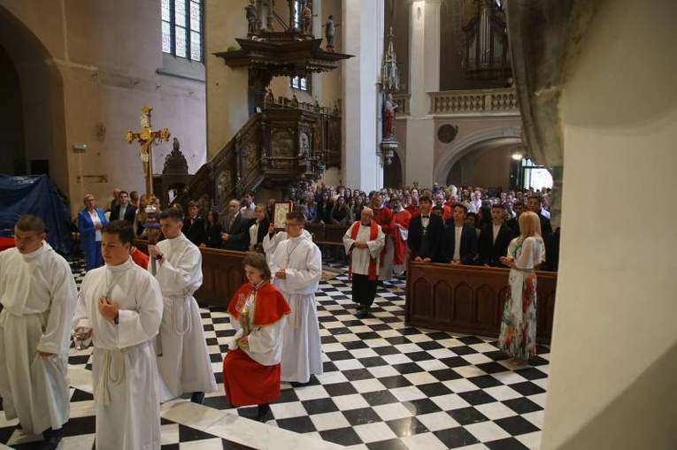 Ząbkowice Śl. Bierzmowanie u św. Anny