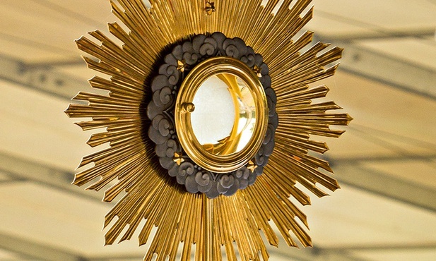 Święty czas. Adoracja zawsze była zalecana przez Kościół