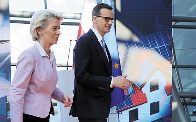 Przewodnicząca Komisji Europejskiej Ursula von der Leyen (na zdjęciu z premierem Mateuszem Morawieckim) ogłosiła, że KE zaakceptowała polski KPO. Wypłaty środków na razie nie możemy jednak się spodziewać.