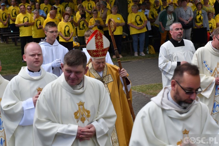 Pielgrzymka chorych, niepełnosprawnych i służby zdrowia do Rokitna